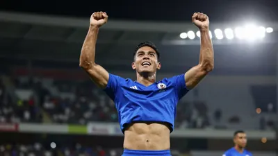 Diego Rossi anotó un gol clave y Allen Cervantes también marcó para que el Monterrey superara al Chicago Fire en penales...