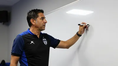 El director técnico de Club de Fútbol Monterrey, Matía Almeyda, se defiende de las críticas por registrar a Erik Lamela...