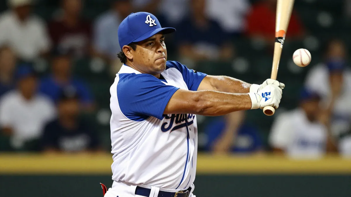 Los Sultanes de Monterrey vencieron a los Charros de Jalisco 3-2 en casa, tomando ventaja en la serie